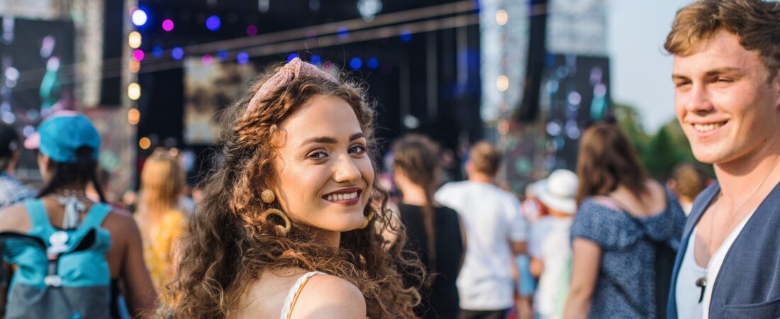 Sådan kommer du med i VIP-konkurrencer til festivaler – få eksklusive oplevelser